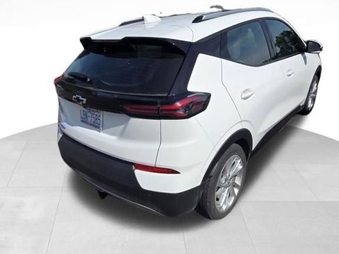 Used 2023 Chevrolet Bolt EUV LT w/ Driver Confidence Package FWD image 4