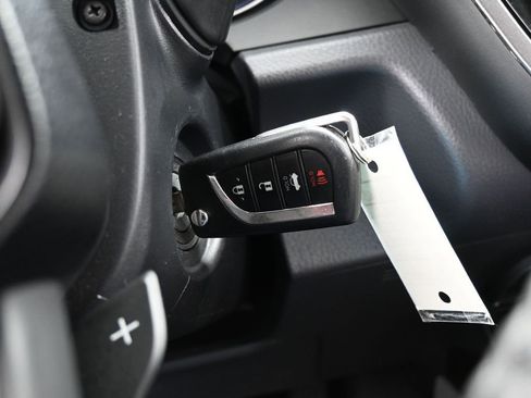 Used 2022 Toyota Camry SE image 28