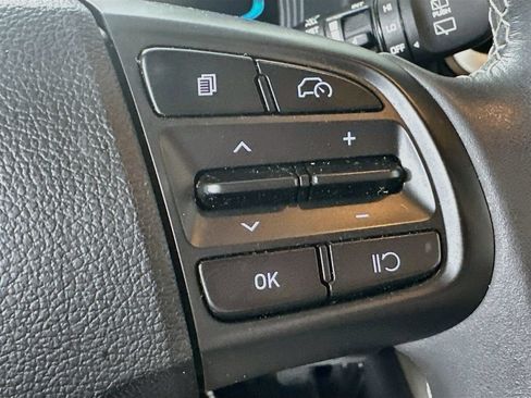 Used 2025 Hyundai Venue SEL FWD image 23