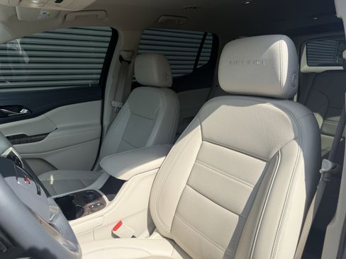 Used 2023 GMC Acadia Denali w/ Denali Technology Package FWD image 7