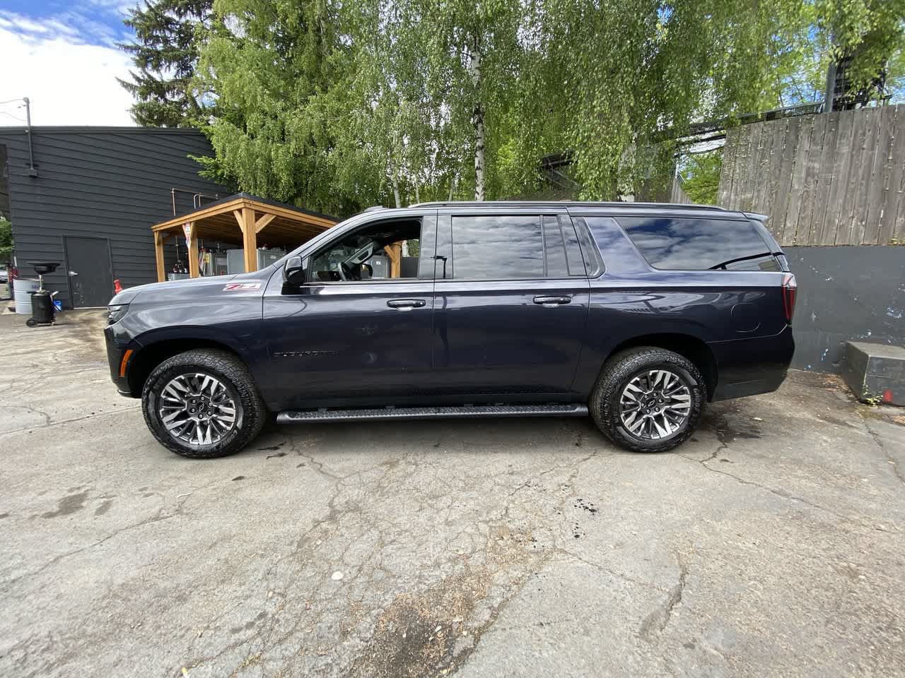 Used 2025 Chevrolet Suburban Z71 AWD/4WD image 3