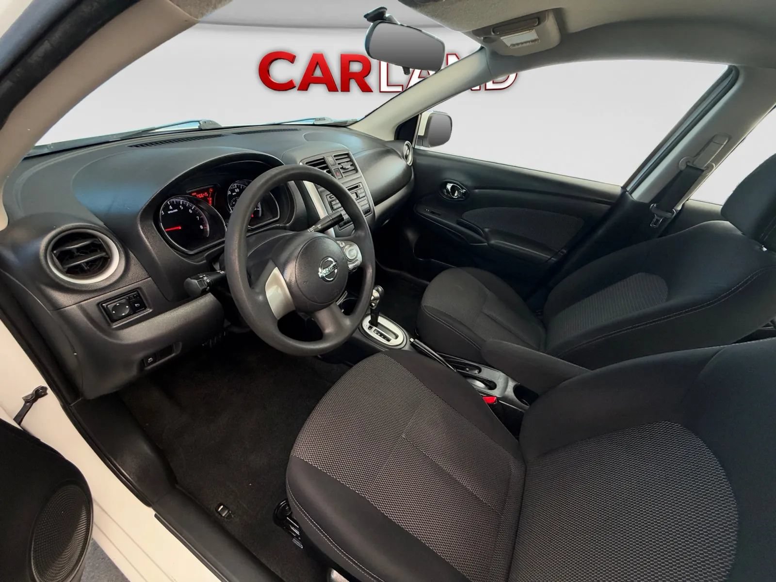 Used 2014 Nissan Versa SV FWD image 12