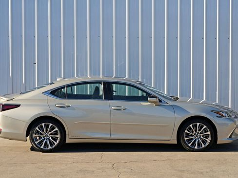 Used 2020 Lexus ES 300h w/ Premium Package image 54