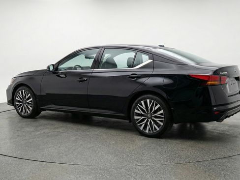 Used 2025 Nissan Altima 2.5 SV image 6