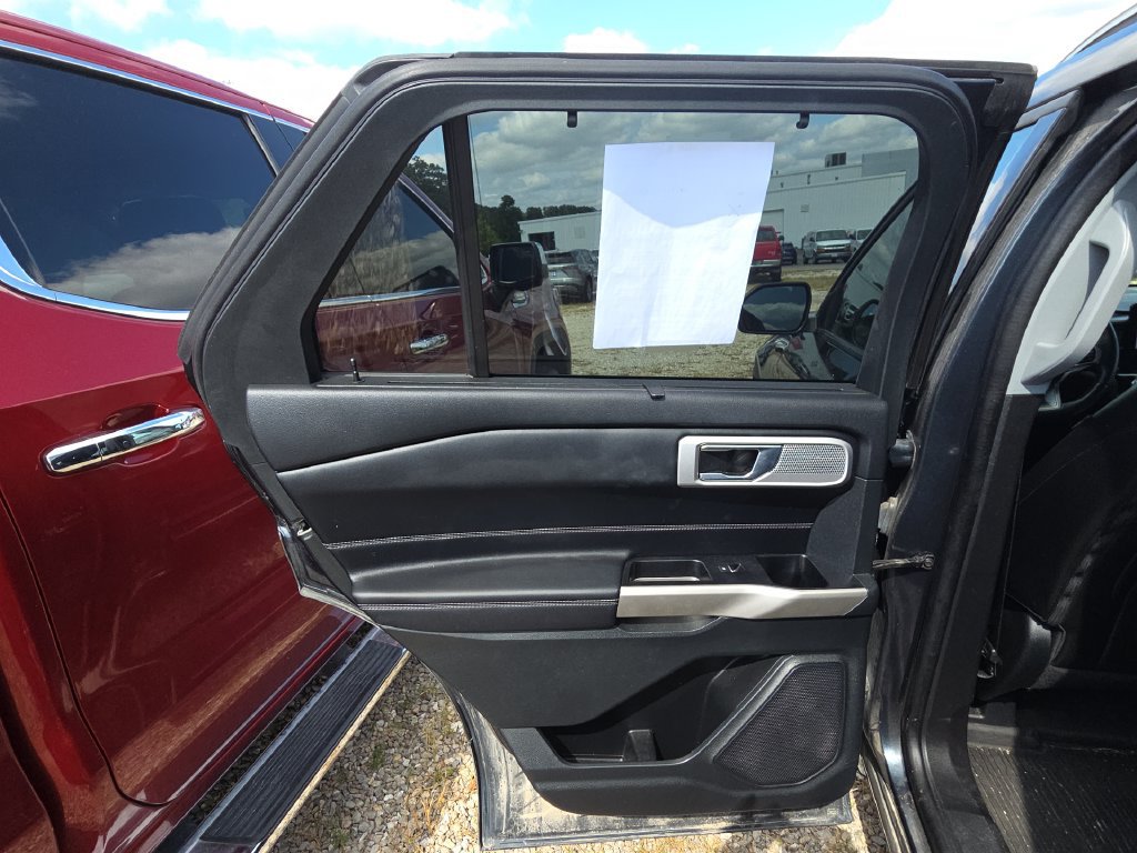 Used 2022 Ford Explorer Limited w/ Equipment Group 301A AWD/4WD image 12