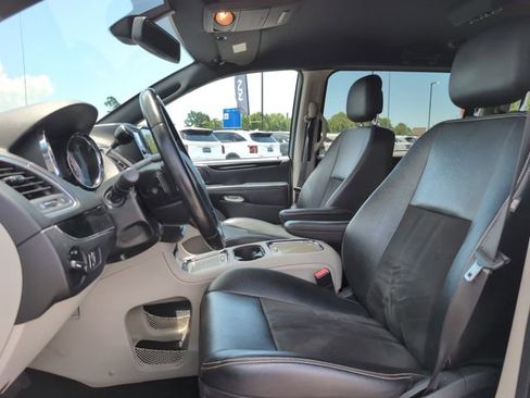 Used 2020 Dodge Grand Caravan SXT FWD image 13