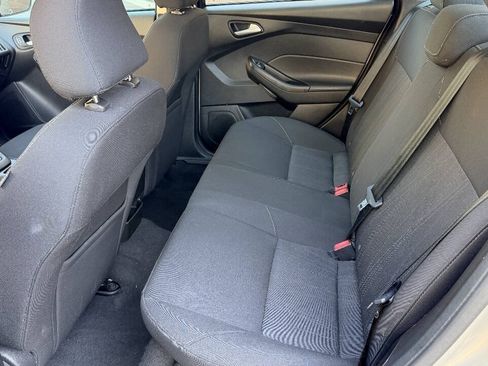 Used 2016 Ford Focus SE FWD image 12