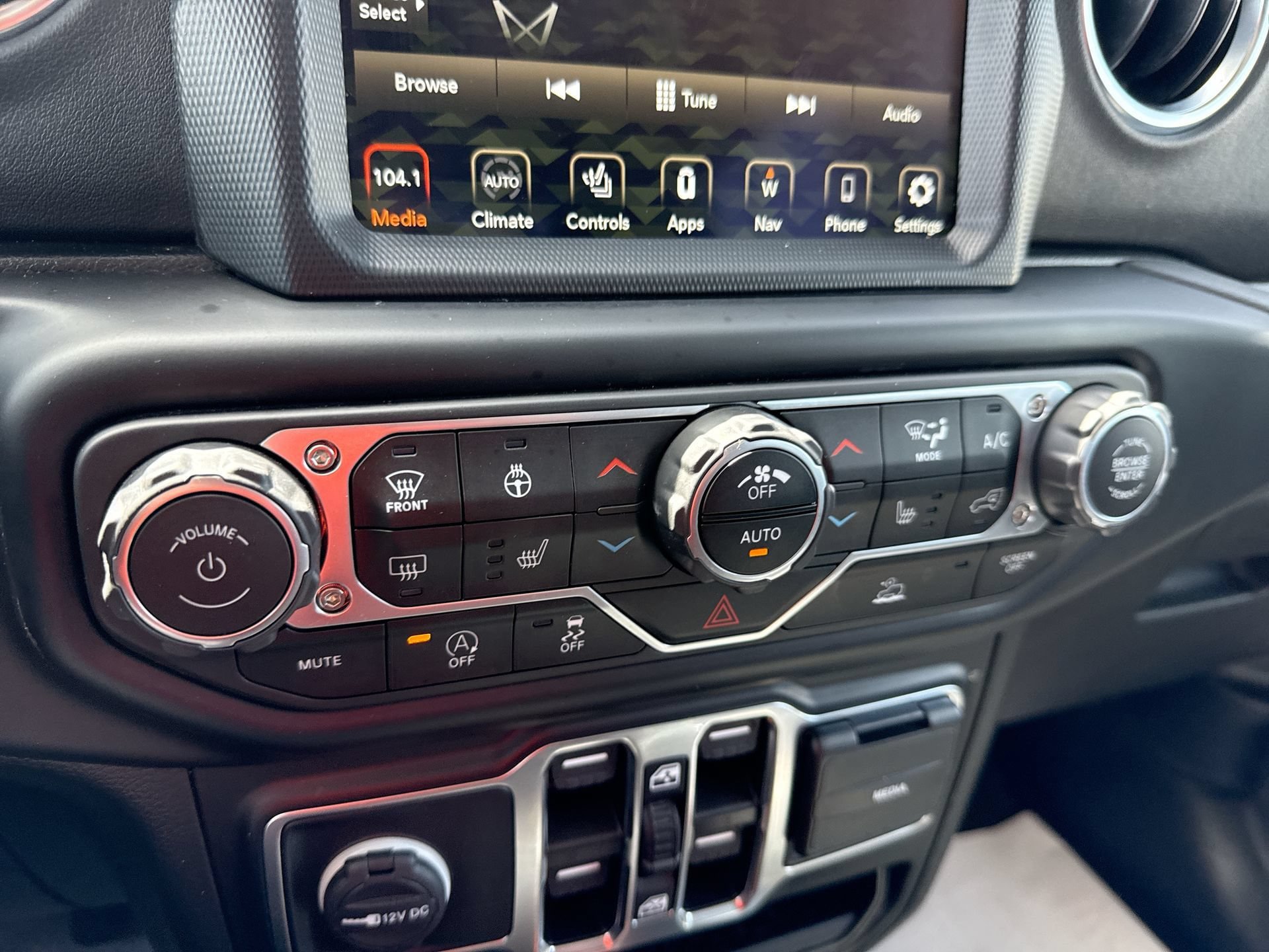 Used 2022 Jeep Gladiator Overland w/ Popular Equipment Package AWD/4WD image 16