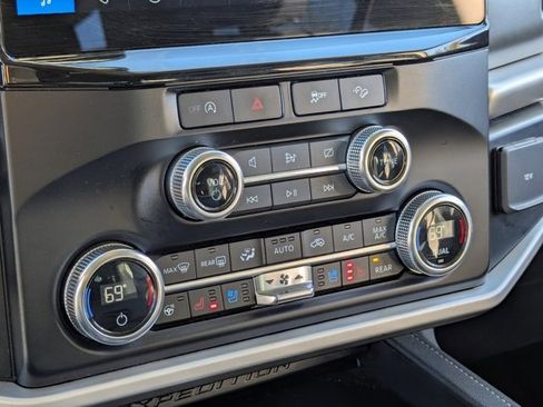 Used 2024 Ford Expedition Max XLT image 21