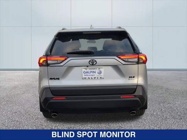 Used 2025 Toyota RAV4 XLE w/ Weather Package AWD/4WD image 4