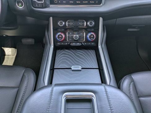 Used 2022 GMC Yukon Denali AWD/4WD image 18