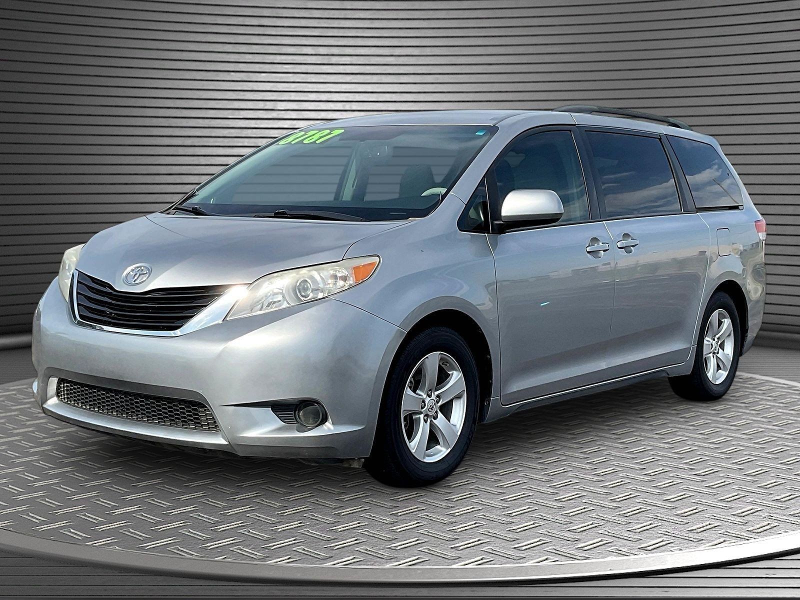 Used 2013 Toyota Sienna LE FWD image 3