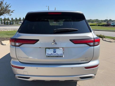 Used 2024 Mitsubishi Outlander SE FWD image 13