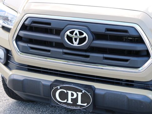 Used 2017 Toyota Tacoma SR5 w/ Tow Package AWD/4WD image 12