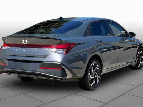 Used 2025 Hyundai Elantra Sport FWD image 13