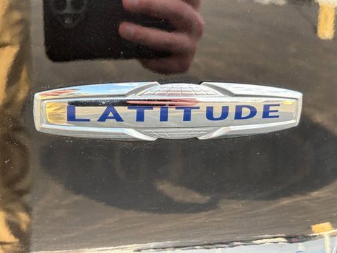 Used 2019 Jeep Cherokee Latitude w/ Cold Weather Group image 15