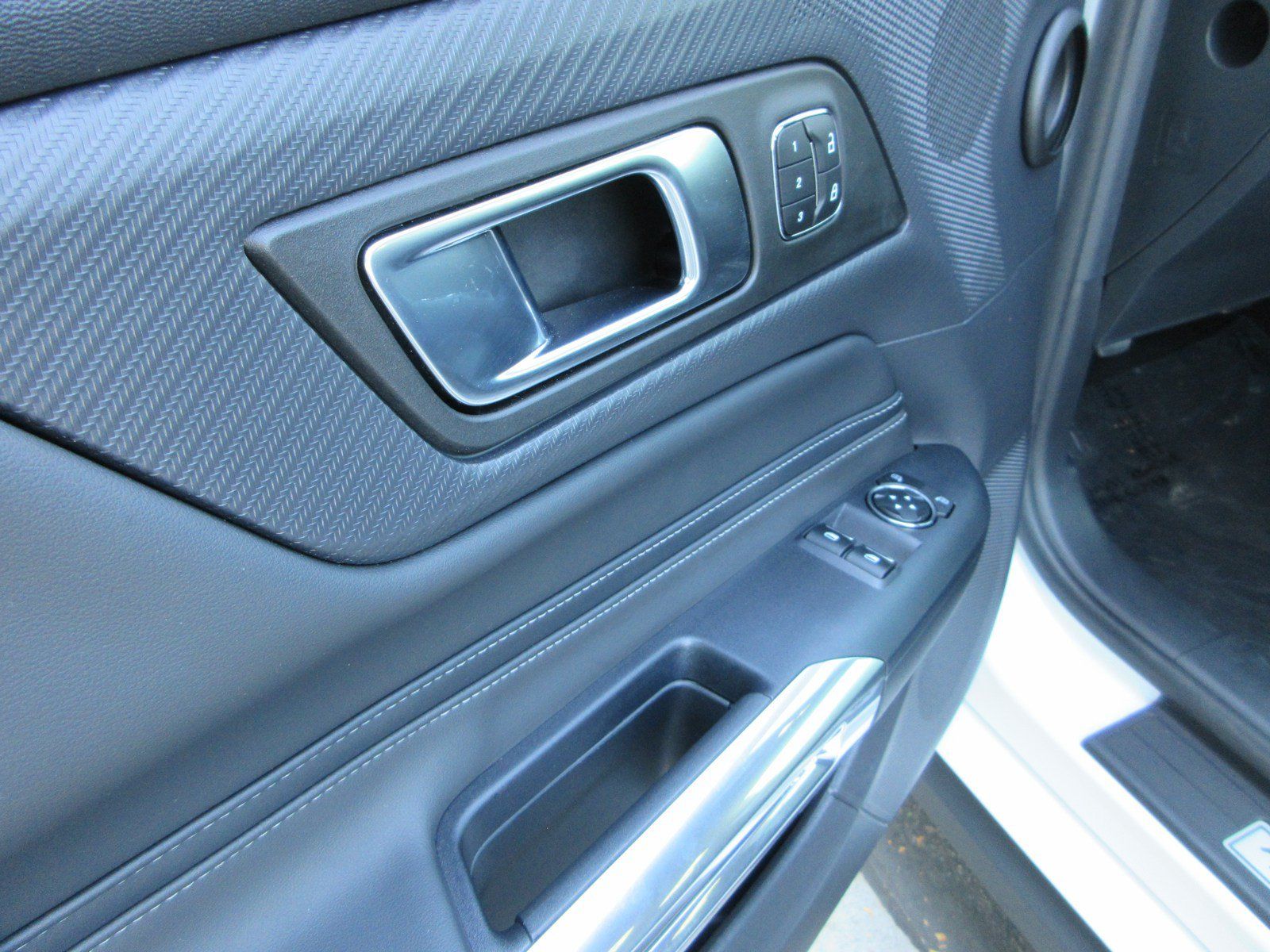 Used 2025 Ford Mustang GT Premium RWD image 27