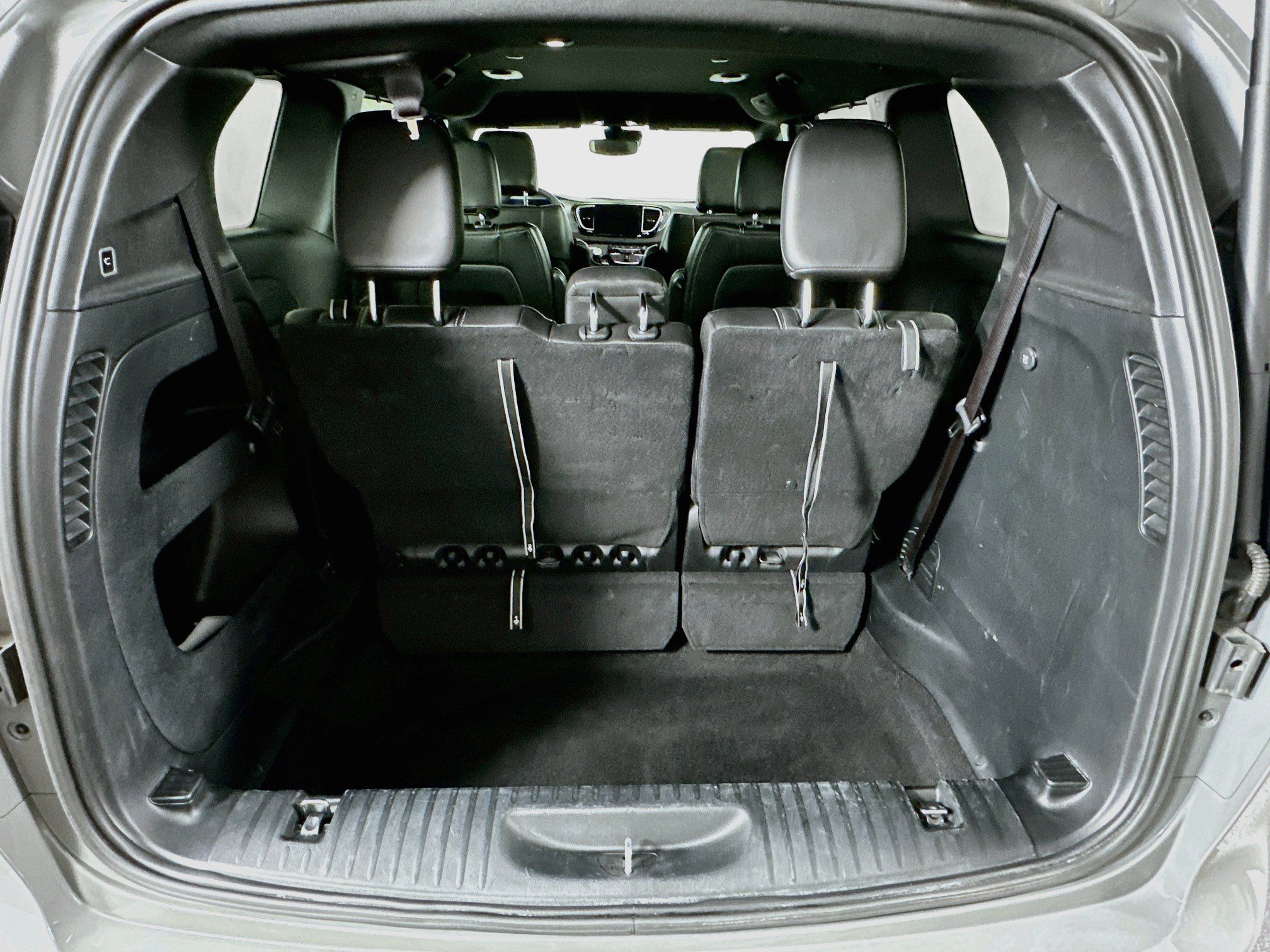 Used 2025 Chrysler Pacifica Select FWD image 29