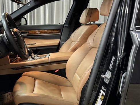 Used 2014 BMW 740Li xDrive image 29