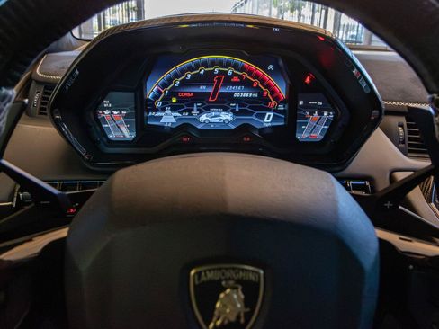 Used 2020 Lamborghini Aventador SVJ AWD/4WD image 15