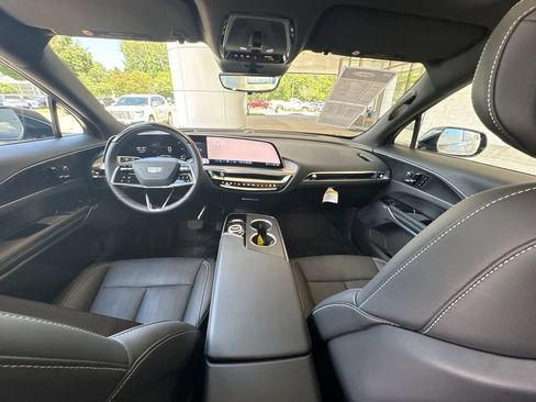 Used 2025 Cadillac Lyriq Luxury w/ LPO, Floor Liner Package AWD/4WD image 21