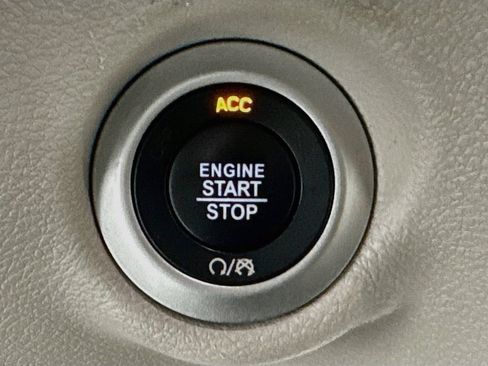 Used 2023 Chrysler Pacifica Touring-L FWD image 28