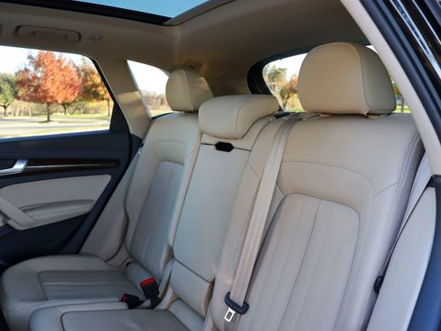 Used 2019 Audi Q5 2.0T Premium Plus w/ Premium Plus Package image 17