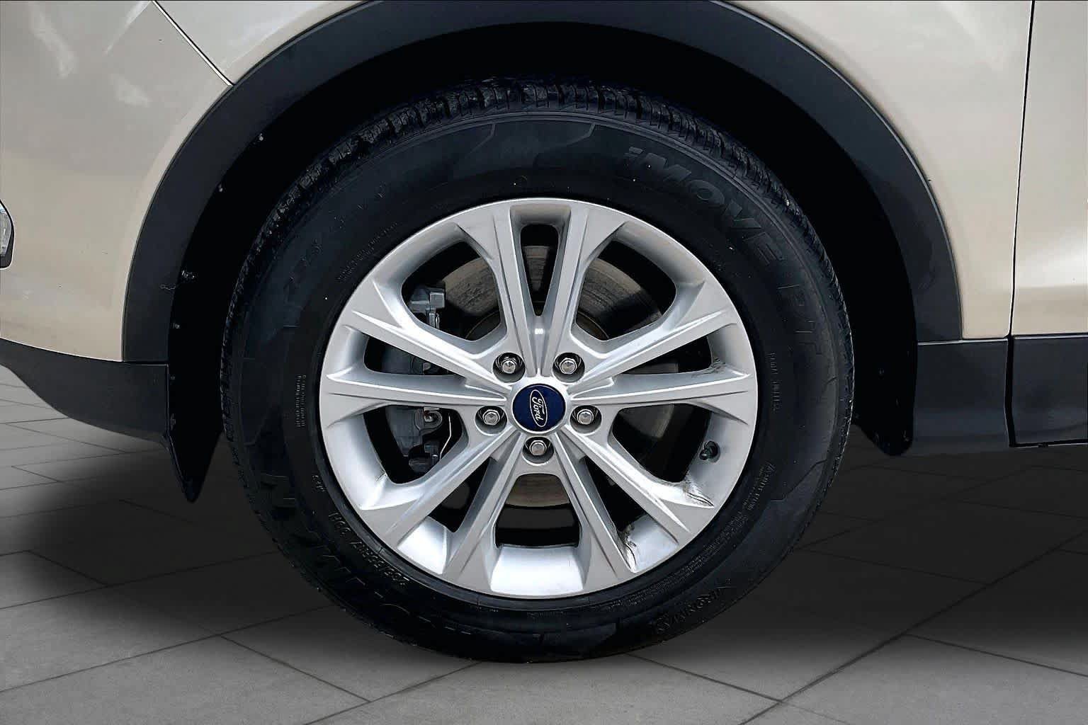 Used 2017 Ford Escape SE w/ Equipment Group 201A FWD image 11