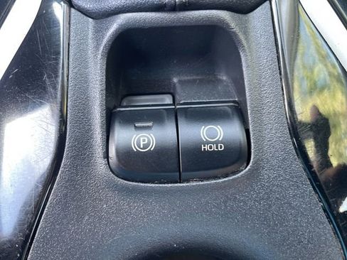 Used 2020 Toyota Corolla LE image 16