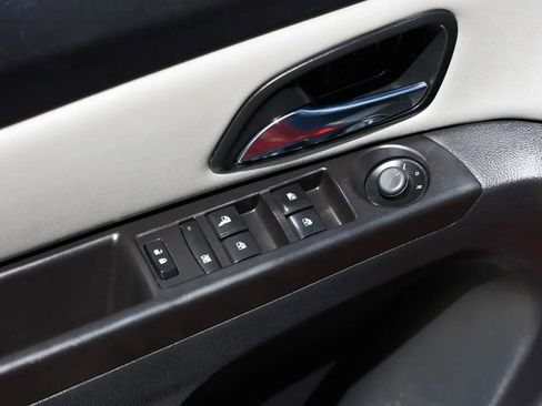 Used 2016 Chevrolet Cruze LT image 36