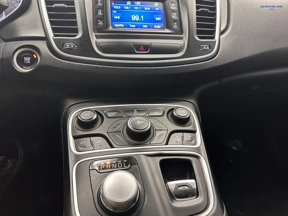 Used 2015 Chrysler 200 Limited FWD image 9