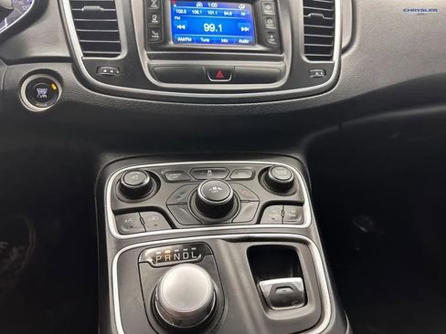 Used 2015 Chrysler 200 Limited FWD image 9