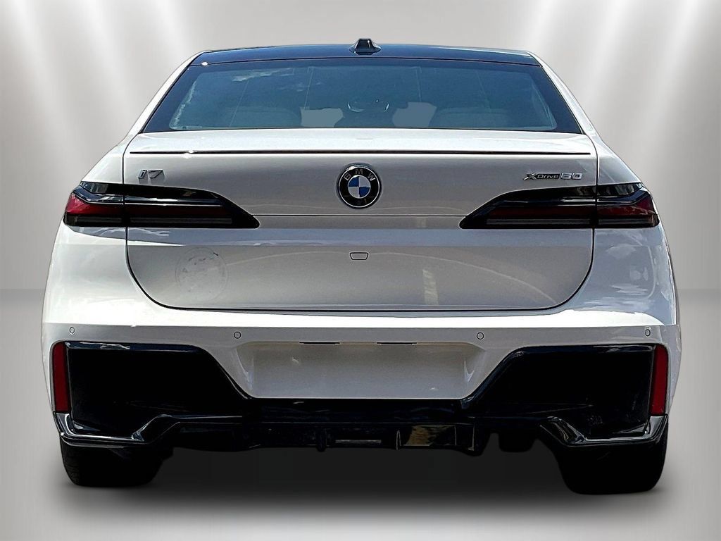 Used 2023 BMW i7 xDrive60 AWD/4WD image 5