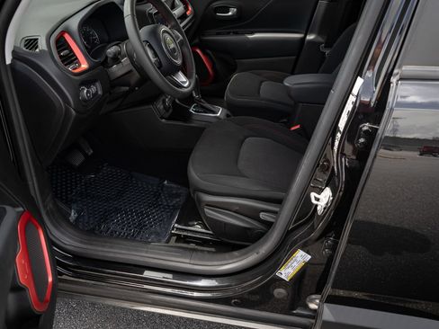 Used 2023 Jeep Renegade Trailhawk AWD/4WD image 17