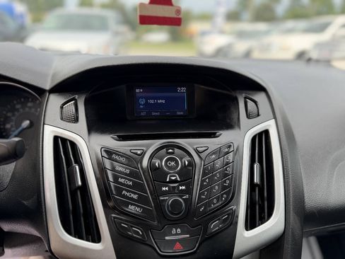 Used 2014 Ford Focus SE w/ SE Winter Package FWD image 13