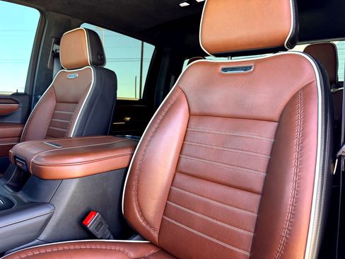 Used 2024 GMC Sierra 2500 Denali Ultimate image 13