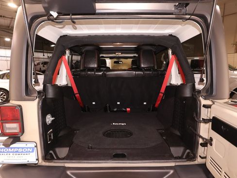 Used 2017 Jeep Wrangler Unlimited Rubicon image 23