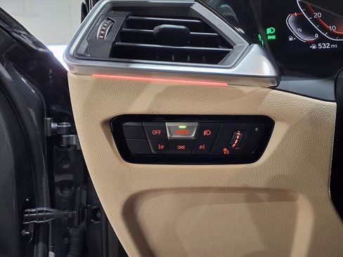 Used 2022 BMW 330i xDrive Sedan w/ Premium Package image 16