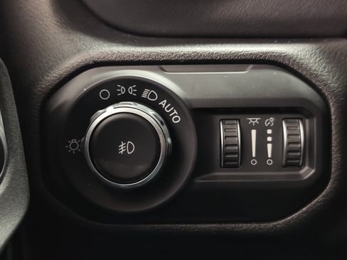 Used 2020 Jeep Wrangler Unlimited Sahara AWD/4WD image 25