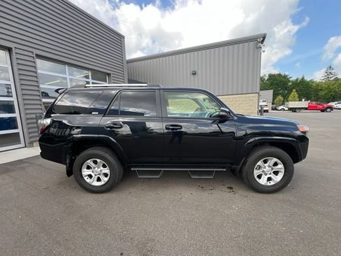 Used 2024 Toyota 4Runner SR5 Premium w/ Moonroof Package AWD/4WD image 4