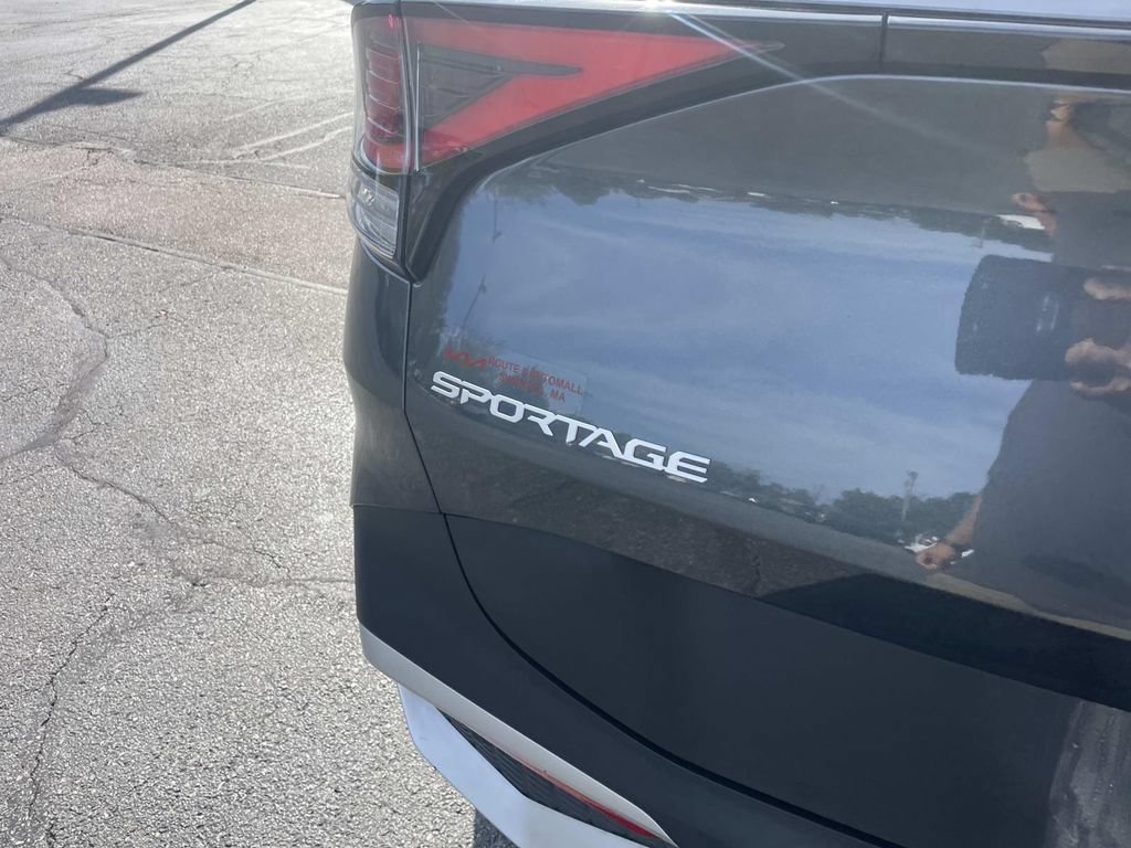 Used 2025 Kia Sportage EX FWD image 5