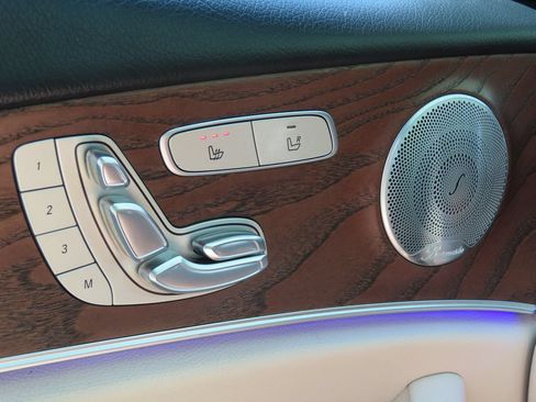 Used 2017 Mercedes-Benz E 300 4MATIC image 9
