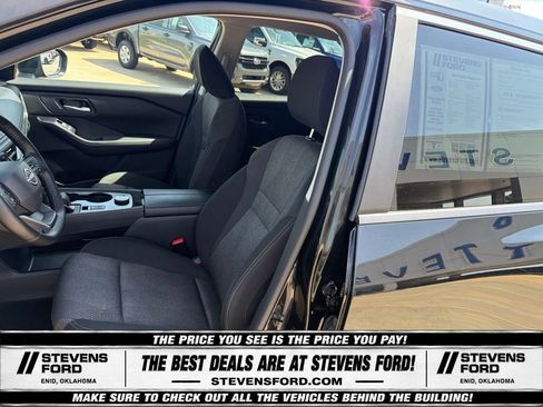 Used 2025 Nissan Rogue SV AWD/4WD image 13