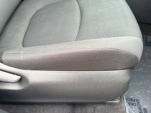 Used 2021 Toyota RAV4 LE AWD/4WD image 23