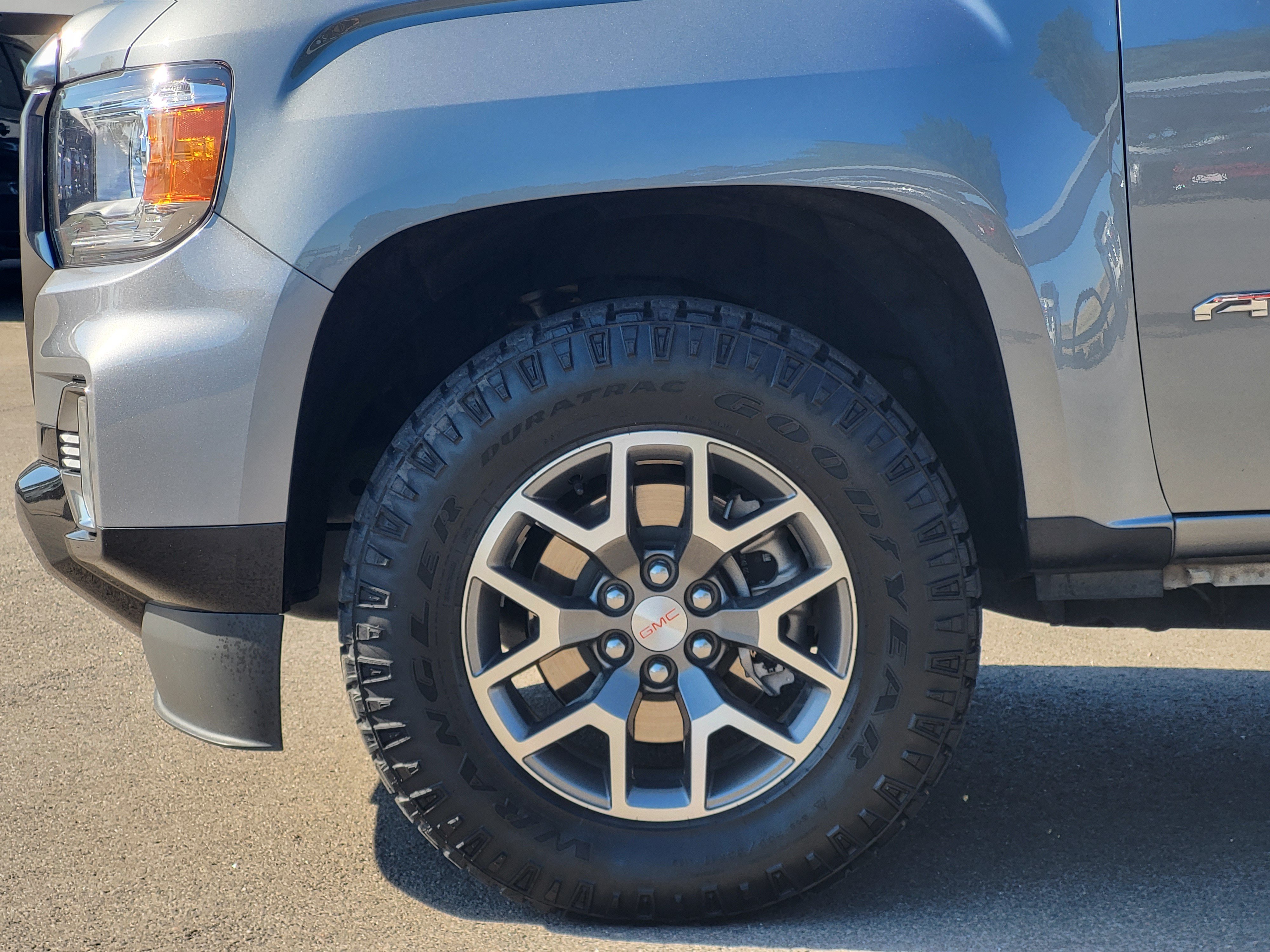 Certified 2022 GMC Canyon AT4 w/ Trailering Package AWD/4WD image 9