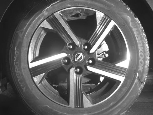 Used 2025 Nissan Sentra SV FWD image 14
