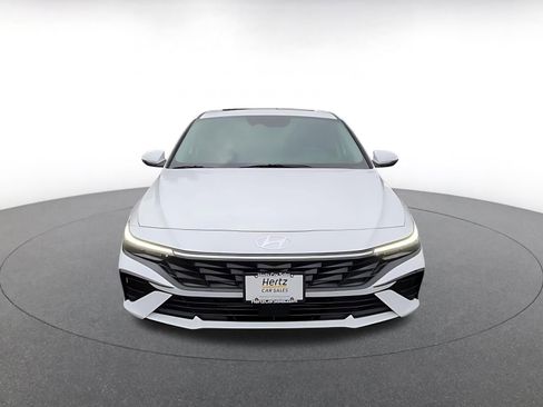 Used 2025 Hyundai Elantra Limited image 4