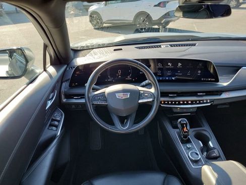 Used 2024 Cadillac XT4 Premium Luxury image 28