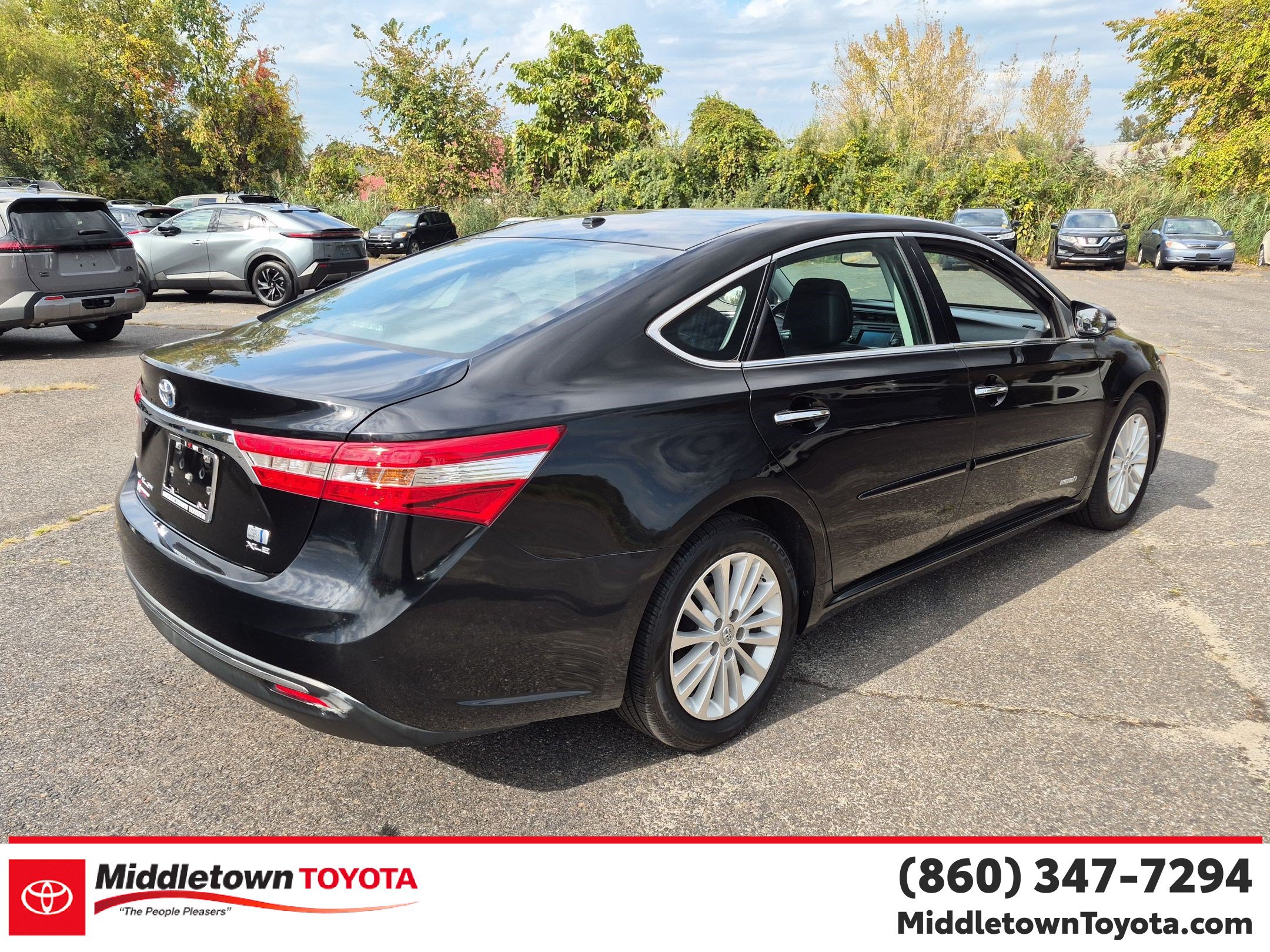 Used 2015 Toyota Avalon XLE Touring FWD image 3