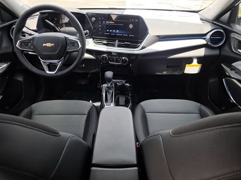 New 2026 Chevrolet Trax LT w/ LT Convenience Package FWD image 14